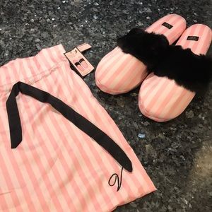 NWT Victoria’s Secret slippers size L